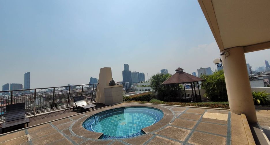 For rent and for sale 2 bedrooms condo in Watthana, Bangkok