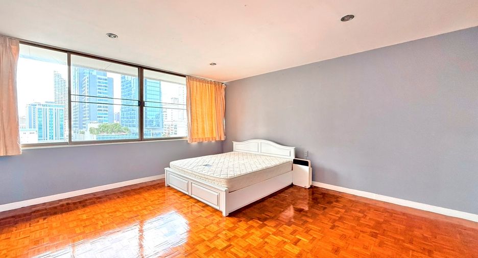 Condo en alquiler de 3 habitaciones en Khlong Toei, Bangkok