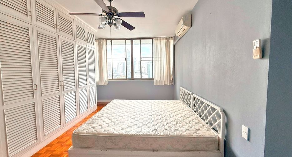 Condo en alquiler de 3 habitaciones en Khlong Toei, Bangkok