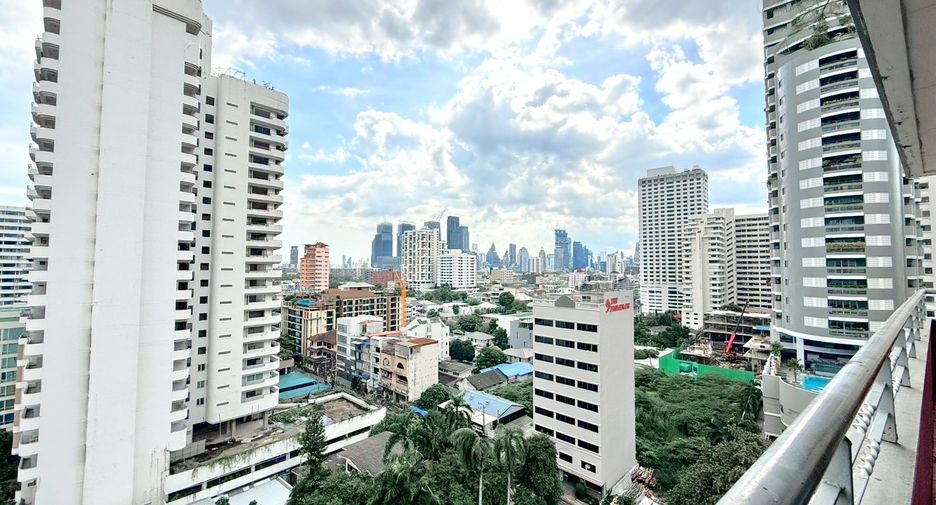 Condo en alquiler de 3 habitaciones en Khlong Toei, Bangkok