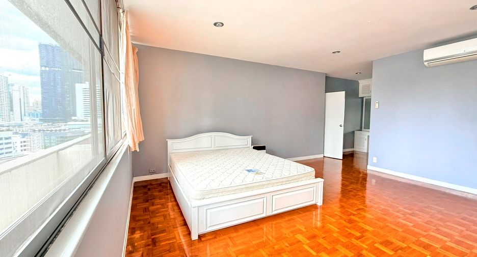 Condo en alquiler de 3 habitaciones en Khlong Toei, Bangkok