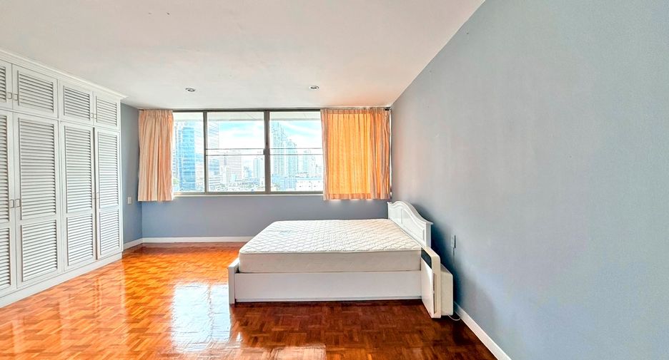 Condo en alquiler de 3 habitaciones en Khlong Toei, Bangkok