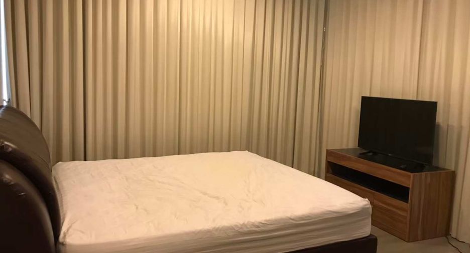 For rent 2 bedrooms condo in Sathon, Bangkok
