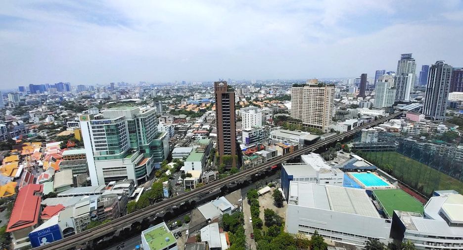 Condo en alquiler de 2 habitaciones en Khlong Toei, Bangkok