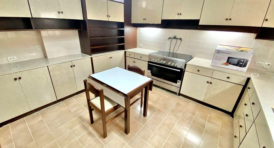Wohnung zur Miete mit 3 Zimmer in Watthana, Bangkok