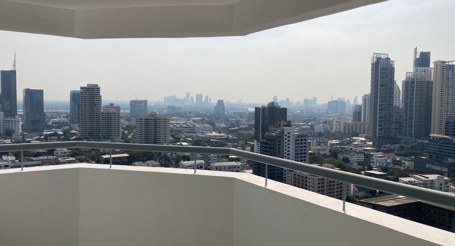 For rent 2 bedrooms condo in Khlong Toei, Bangkok