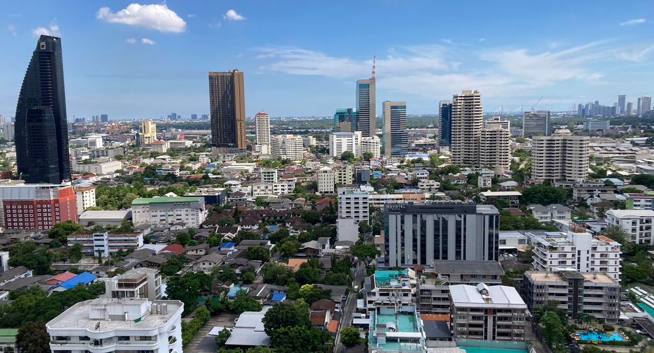 For rent 2 bedrooms condo in Khlong Toei, Bangkok