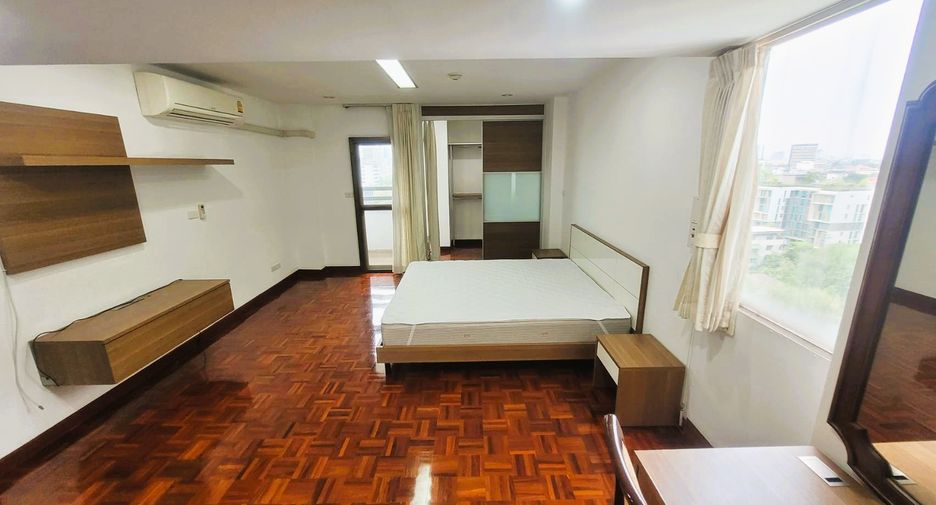 For rent 3 bedrooms condo in Watthana, Bangkok