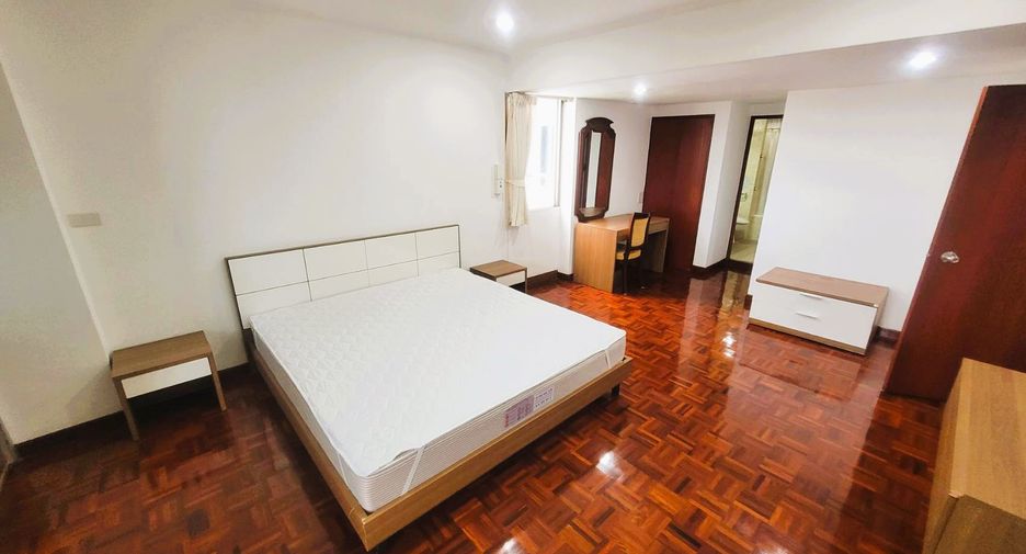 For rent 3 bedrooms condo in Watthana, Bangkok