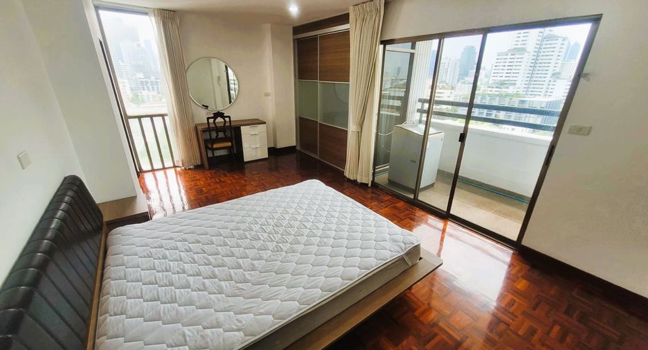 For rent 3 bedrooms condo in Watthana, Bangkok