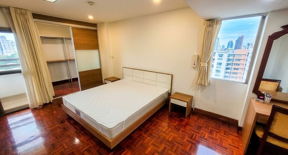 For rent 3 bedrooms condo in Watthana, Bangkok
