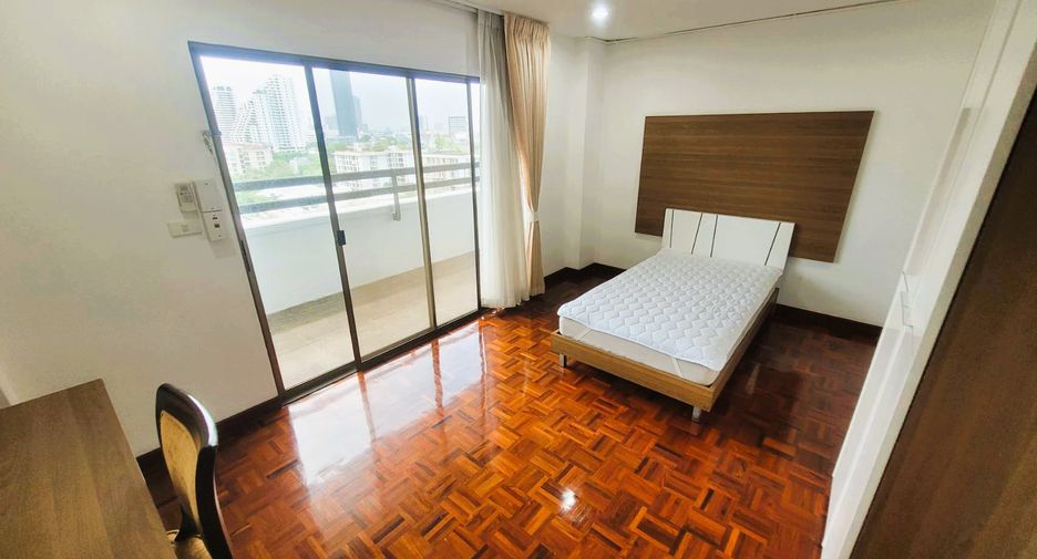 For rent 3 bedrooms condo in Watthana, Bangkok
