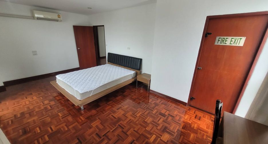 For rent 3 bedrooms condo in Watthana, Bangkok