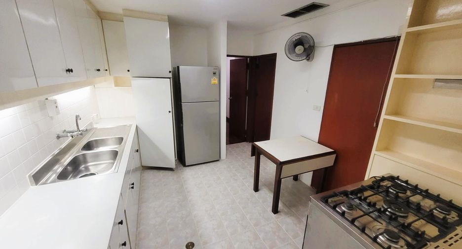For rent 3 bedrooms condo in Watthana, Bangkok