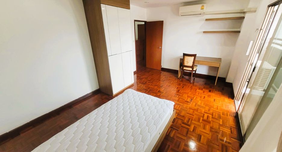 For rent 3 bedrooms condo in Watthana, Bangkok