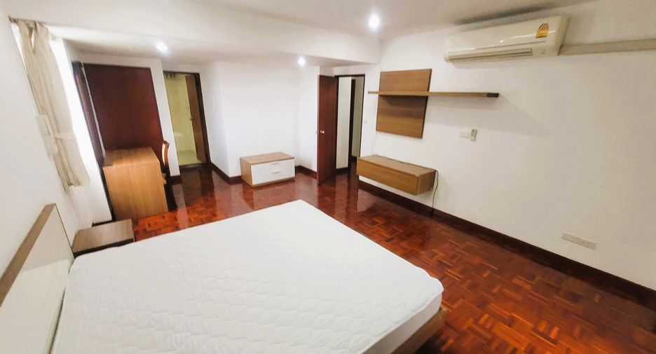 For rent 3 bedrooms condo in Watthana, Bangkok
