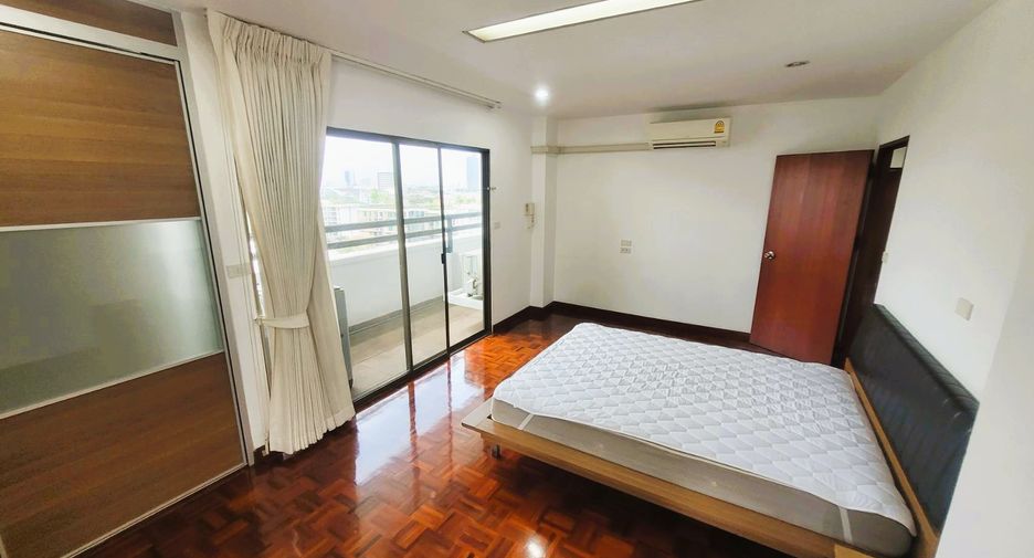 For rent 3 bedrooms condo in Watthana, Bangkok