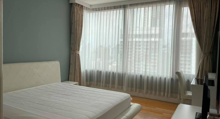 For rent 3 bedrooms condo in Khlong Toei, Bangkok