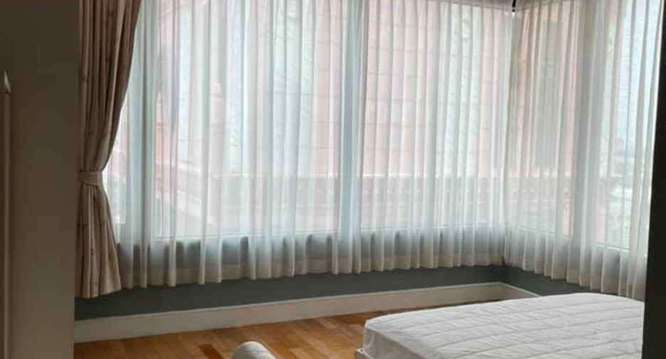 For rent 3 bedrooms condo in Khlong Toei, Bangkok