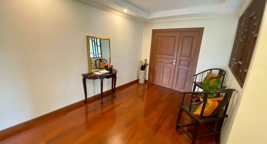À louer 3 chambres condo à Watthana, Bangkok