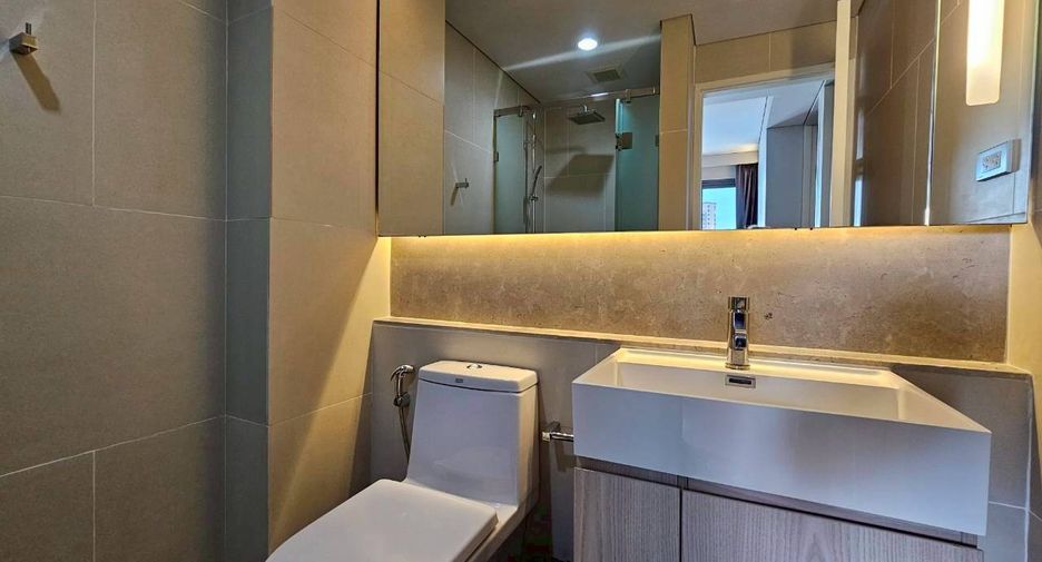 For rent 2 bedrooms condo in Khlong Toei, Bangkok