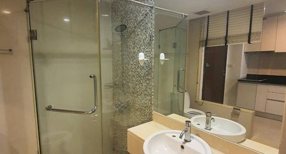 For rent 2 bedrooms condo in Pathum Wan, Bangkok