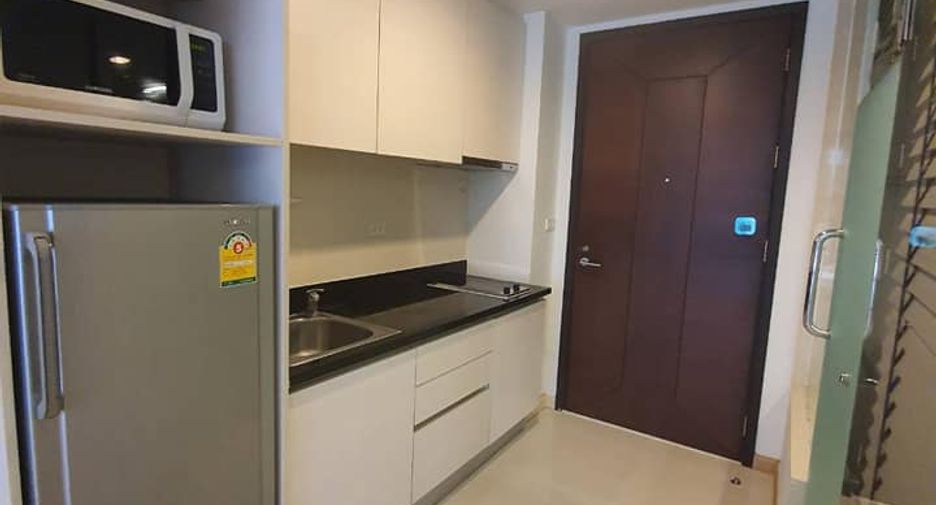 For rent 2 bedrooms condo in Pathum Wan, Bangkok