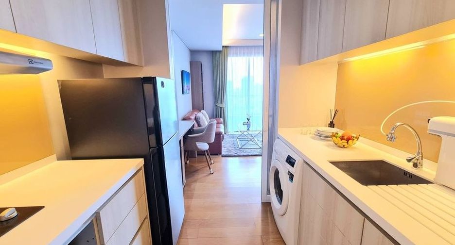 For rent 2 bedrooms condo in Khlong Toei, Bangkok