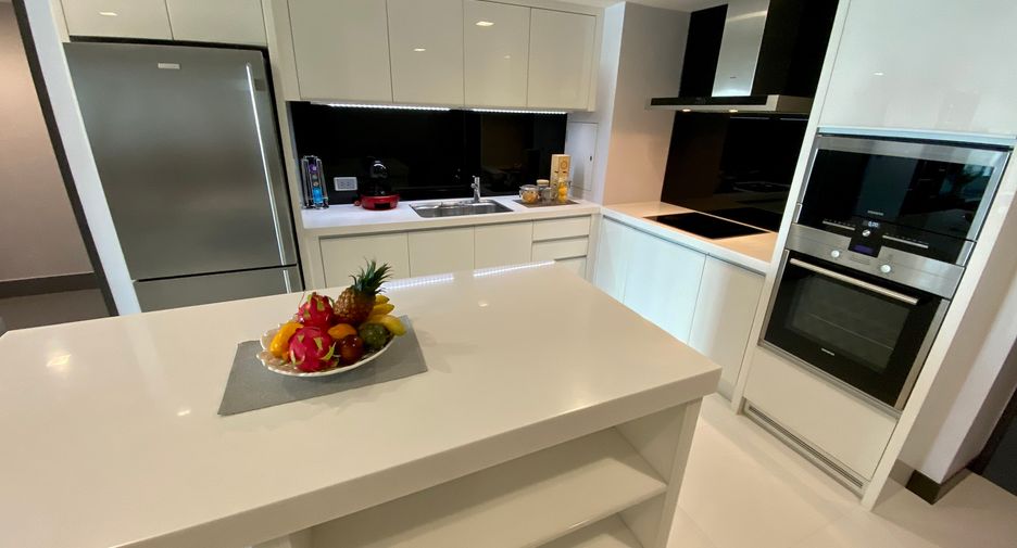For rent 2 ベッドルーム condo in Watthana, Bangkok