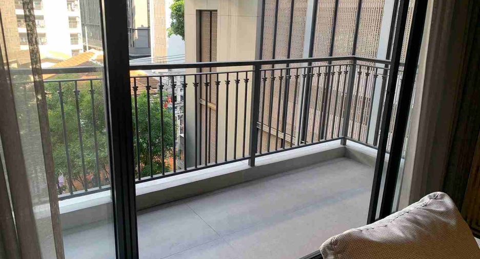 For rent 3 bedrooms condo in Pathum Wan, Bangkok