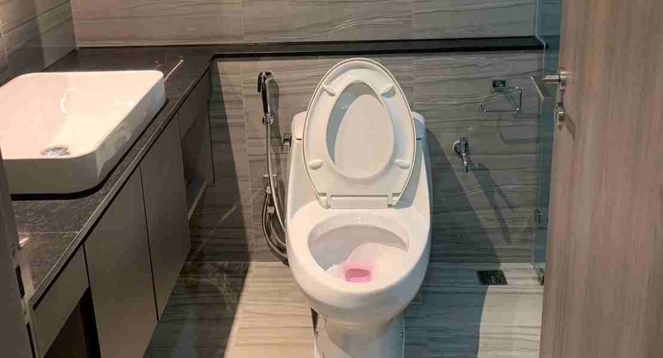 For rent 3 bedrooms condo in Pathum Wan, Bangkok