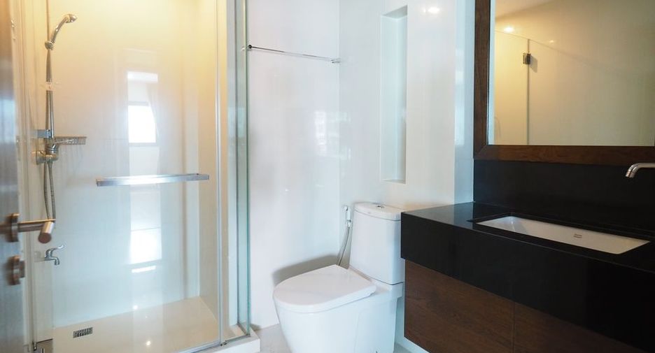 For rent 2 bedrooms condo in Sathon, Bangkok