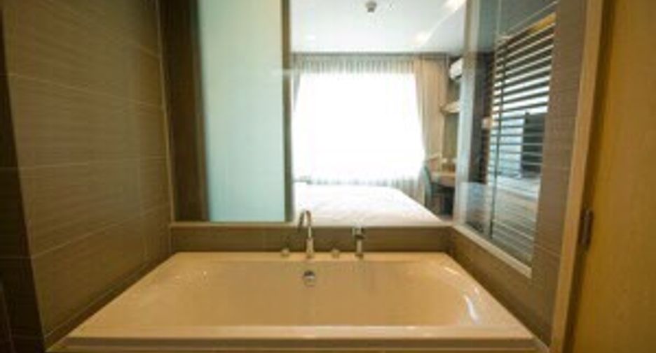 For rent 2 bedrooms condo in Khlong Toei, Bangkok