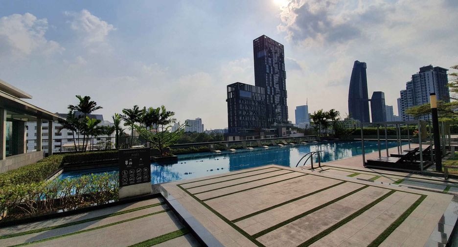 For rent 2 bedrooms condo in Khlong Toei, Bangkok