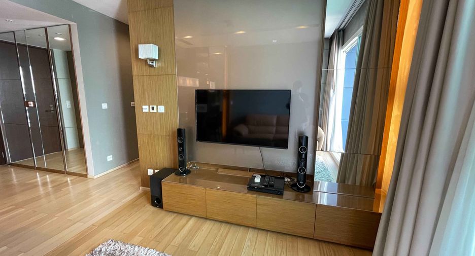 For rent 2 bedrooms condo in Khlong Toei, Bangkok