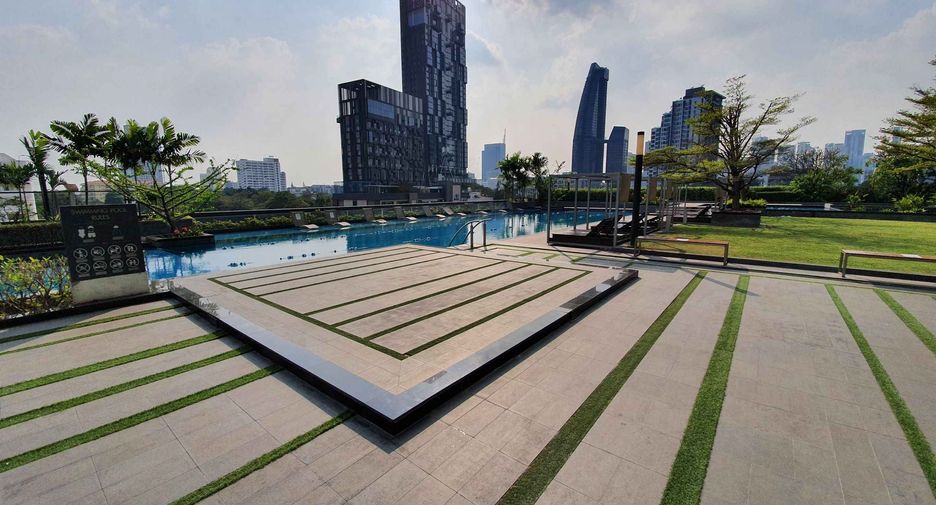 For rent 2 bedrooms condo in Khlong Toei, Bangkok