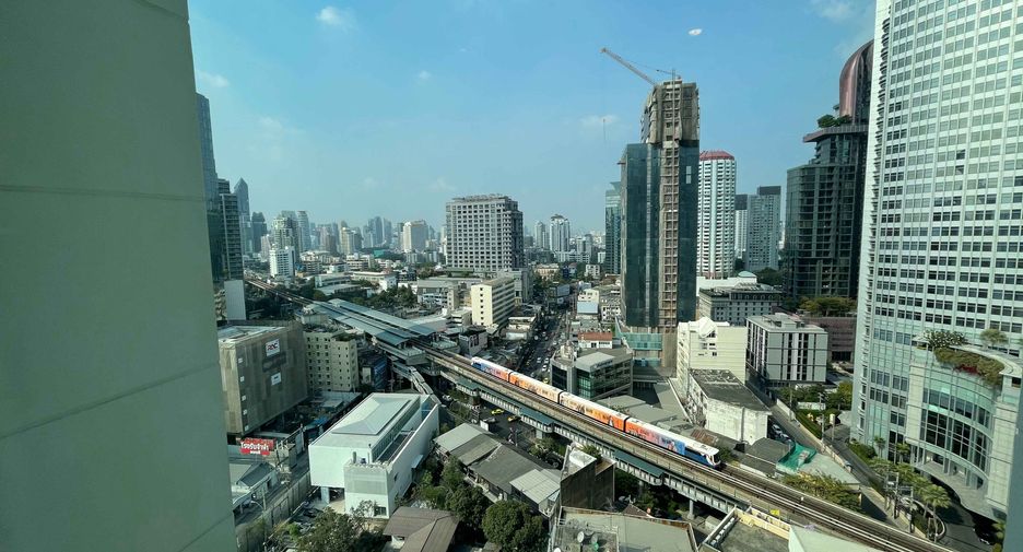 For rent 2 bedrooms condo in Khlong Toei, Bangkok