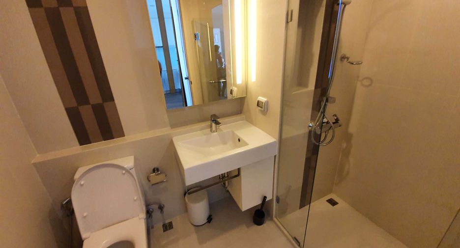 For rent 2 bedrooms condo in Phra Khanong, Bangkok