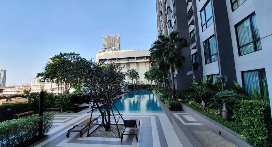 For rent 2 bedrooms condo in Phra Khanong, Bangkok