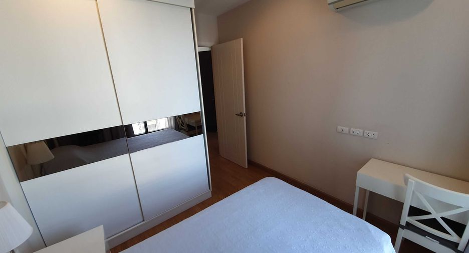 For rent 2 bedrooms condo in Phra Khanong, Bangkok