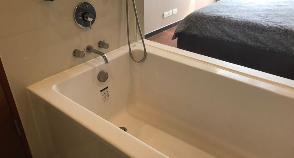 Condo en alquiler de 2 habitaciones en Khlong Toei, Bangkok