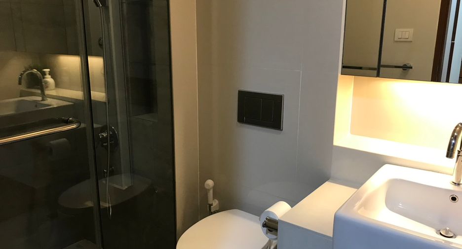 For rent 2 bedrooms condo in Khlong Toei, Bangkok