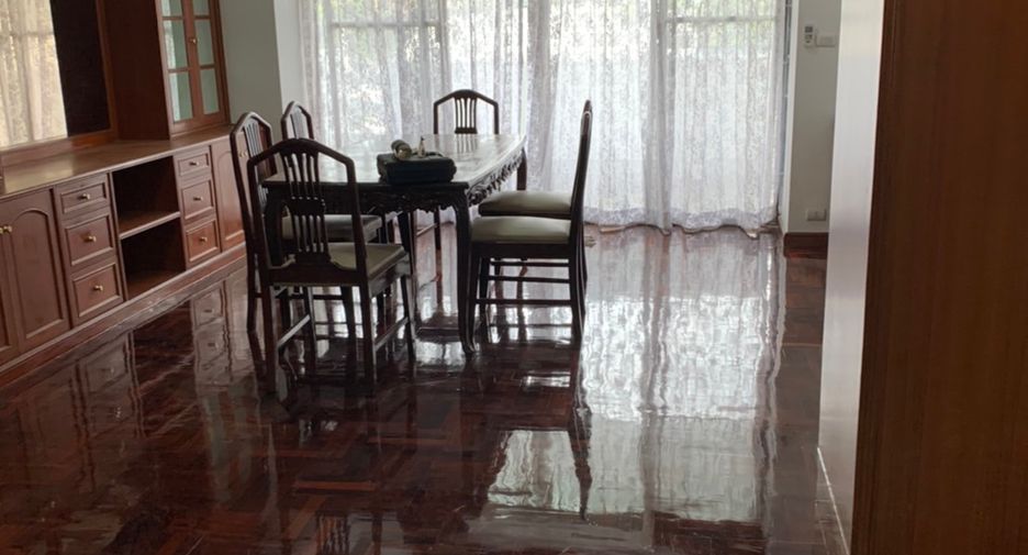 Condo en alquiler de 2 habitaciones en Khlong Toei, Bangkok