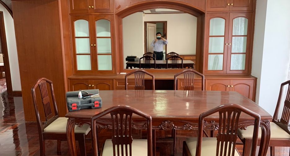 Condo en alquiler de 2 habitaciones en Khlong Toei, Bangkok