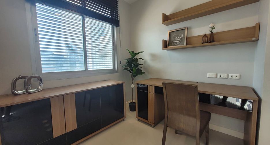 Condo en alquiler de 3 habitaciones en Watthana, Bangkok