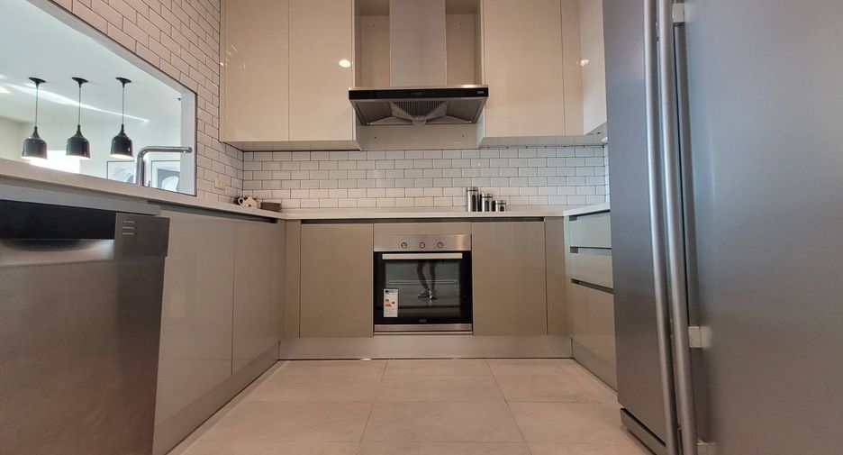 Condo en alquiler de 3 habitaciones en Watthana, Bangkok