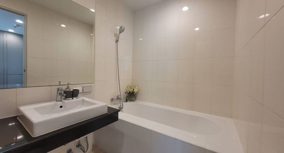 Condo en alquiler de 3 habitaciones en Watthana, Bangkok