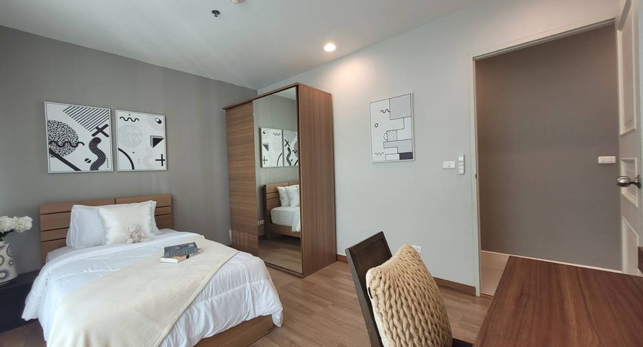 Condo en alquiler de 3 habitaciones en Watthana, Bangkok