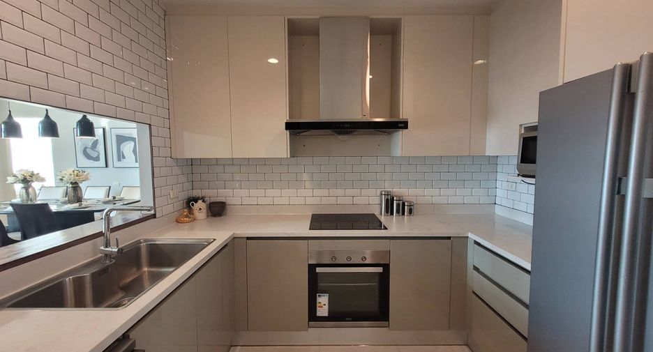 Condo en alquiler de 3 habitaciones en Watthana, Bangkok