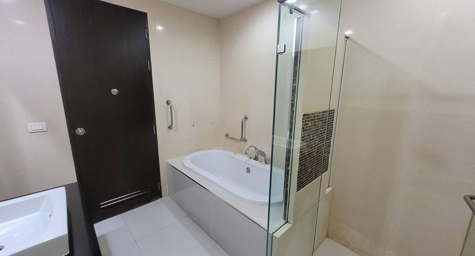 Condo en alquiler de 2 habitaciones en Khlong Toei, Bangkok